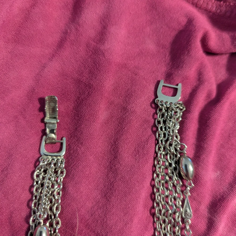 Elegant Silver Beaded Necklace_3